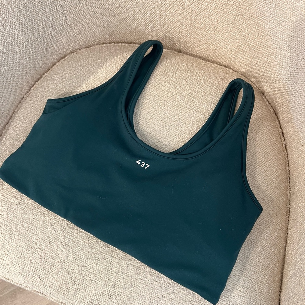 437 sports bra